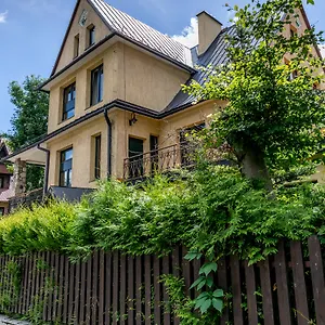 Pensjonat Szarotka ***