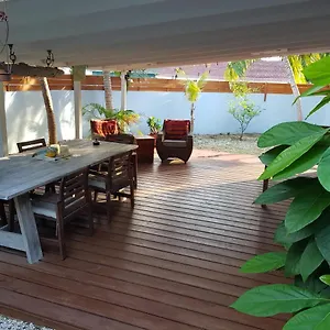 Charming One Block From The Sea Willemstad